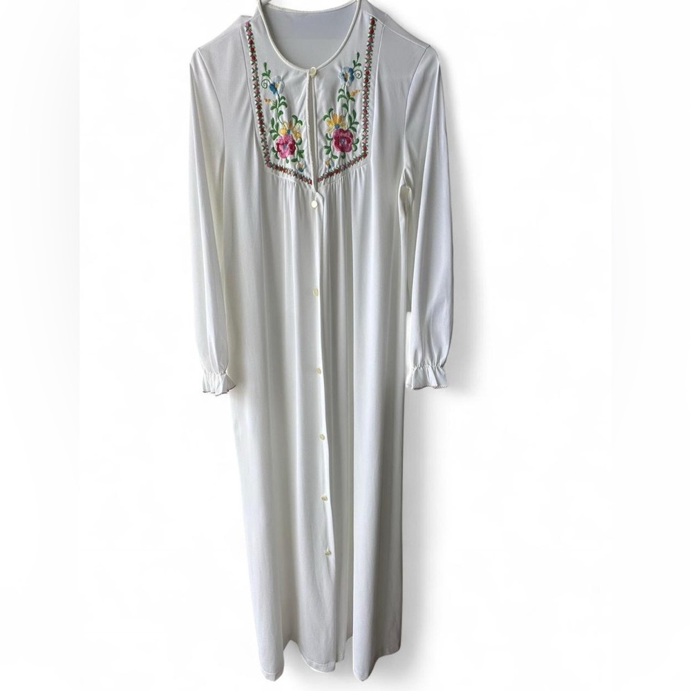 1970s Vintage Sears White Floral Embroidered Nightgown Small